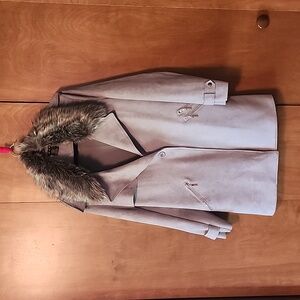 Iman grey dress coat with Faux fur collar, size L.